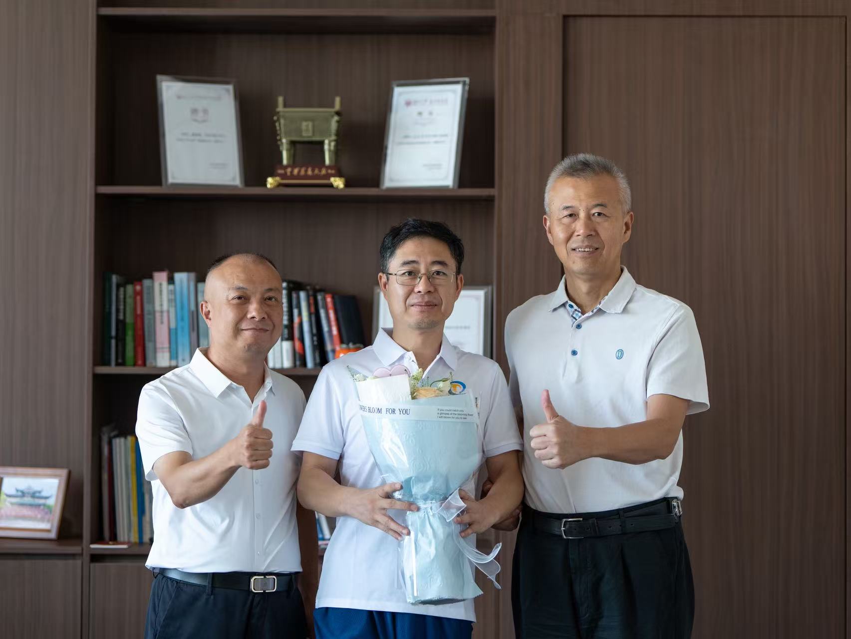 湖南大學(xué)校友總會(huì)代表走訪中騰科技：慰問全國勞模宋小金博士，傳遞母校關(guān)懷